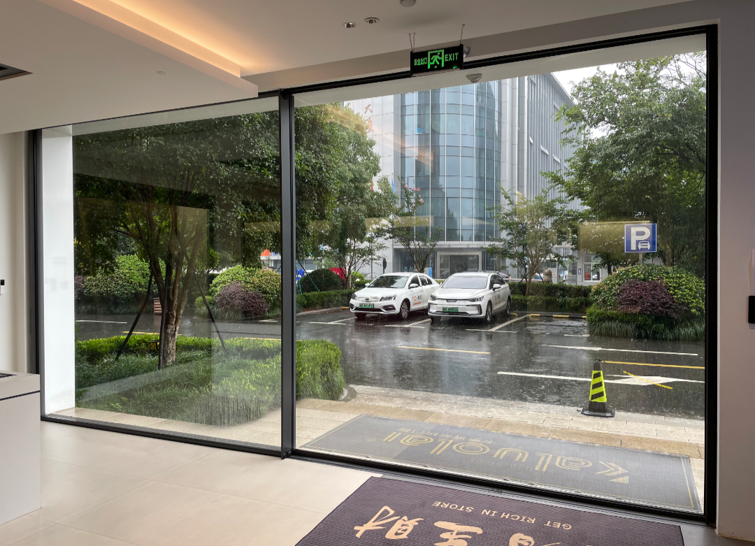 Auto Aluminum Sliding Door — Thumbnail 3
